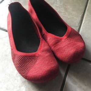 Red Xero Phoenix knit flats, size 7